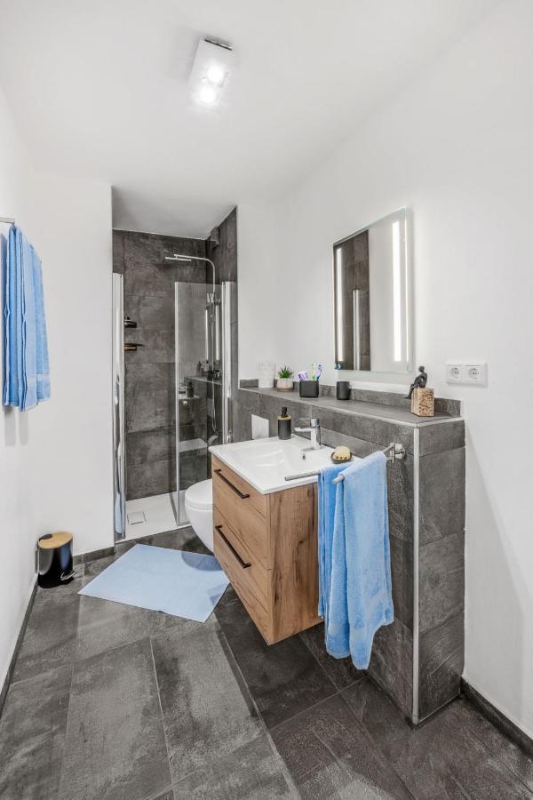 Cityoase Im Zentrum Mit 24-7 Self Check-In, Wlan & Smart Tv Кил Екстериор снимка